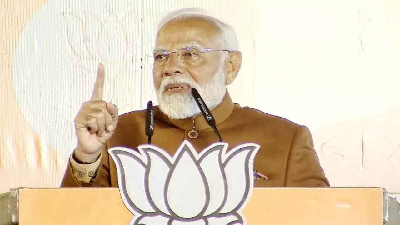 PM Modi Halts His Victory Speech to Check on BJP Worker PM Modi Halts His Victory Speech to Check on BJP Worker